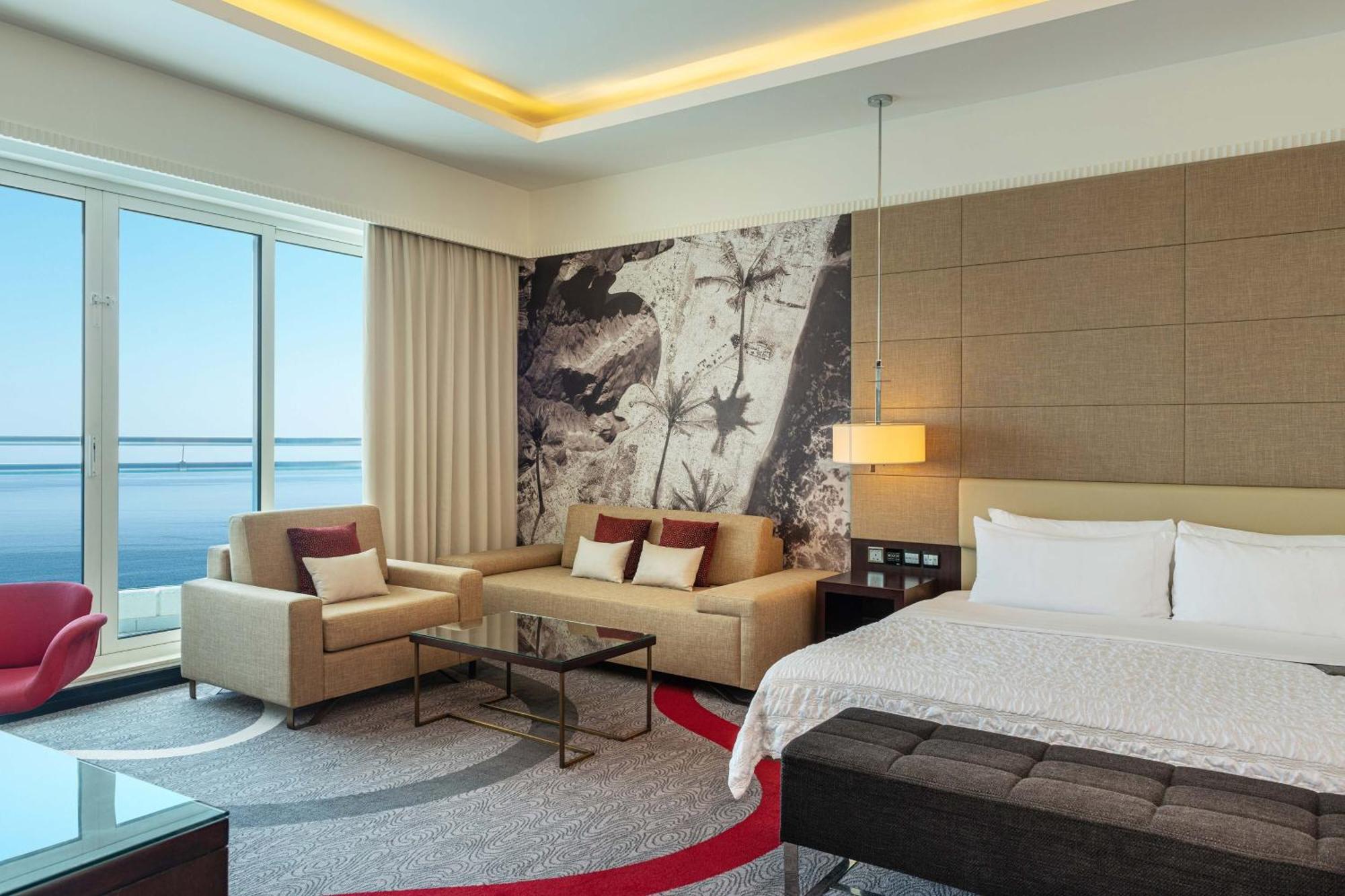 Le Meridien Al Aqah Beach Resort Exterior foto A room at the hotel